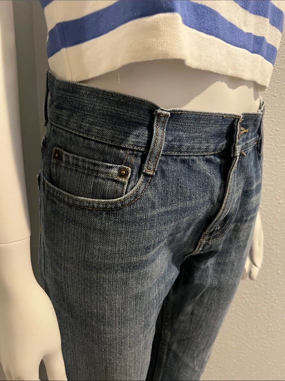 Levi's Straight Leg Jeans in Faded Blue Wash 30/30